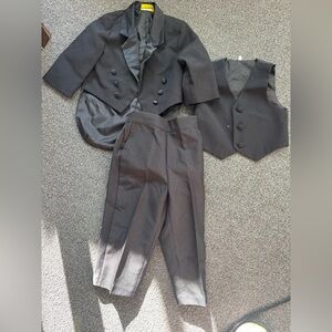 Raphael 2T 3 piece tux
